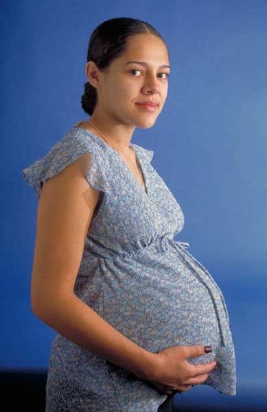 To remain comfortable throughout pregnancy it is important to use the right clothing, especially during the last term of pregnancy when the belly starts to show off conspicuously. The majority of women do not like to spend or cannot afford big money on maternity clothing as they will be using them only for a short time.
