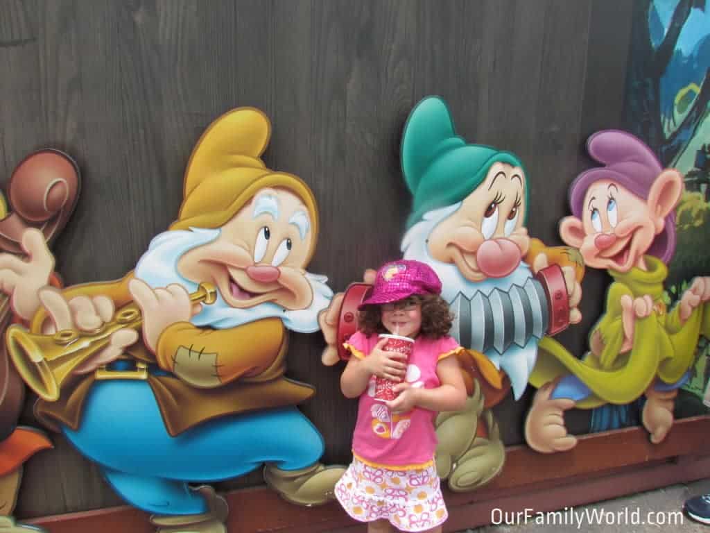 visiting-disney-with-two-kids-of-different-age-range