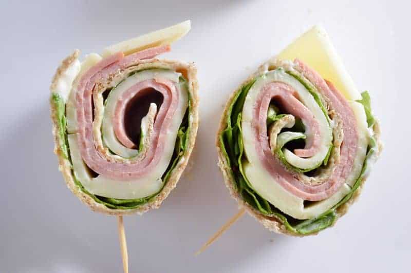 Want to make back to school lunch recipes fun and healthy? Try these cute ham & cheese pinwheel sandwiches!