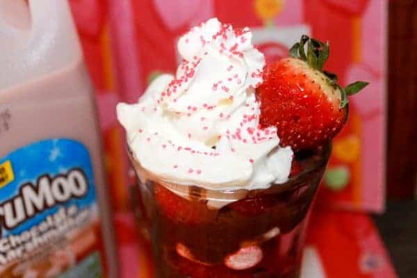 chocolate-marshmallow-strawberry-parfait-valentines-day-snack