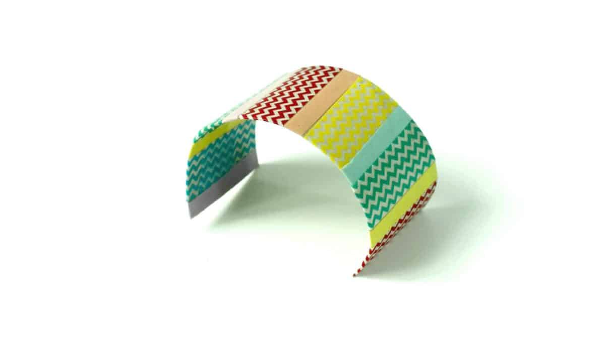 Looking for an easy homemade Mother's Day gift ideas? This Washi Tape cuff bracelet is pretty yet takes just a few minutes to craft! Easy enough for kids!