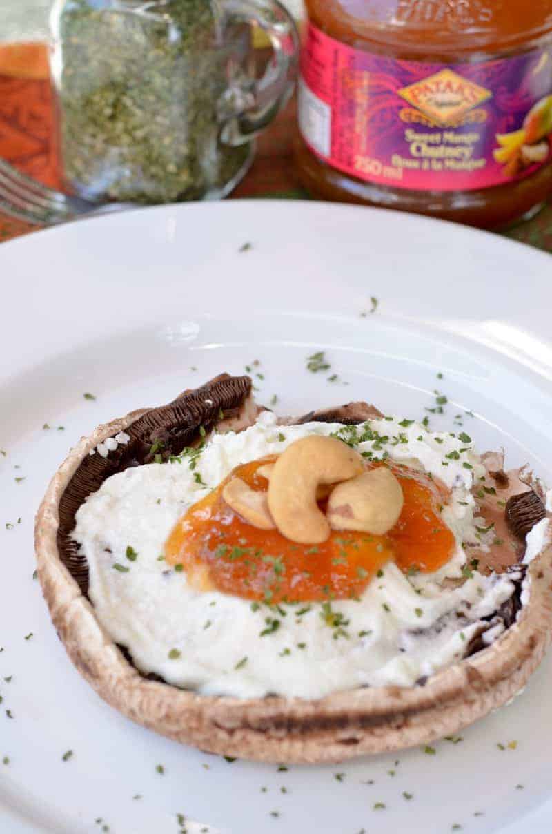 Looking for a meat alternative for your BBQs? You have to try this delicious grilled portobello mushroom recipe, with goat cheese and yummy Mango Chutney!