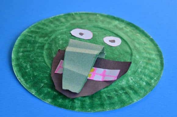 Looking for an easy summer craft for kids that also encourages imagination beyond the crafting table? Check out this fun mask craft for kids!