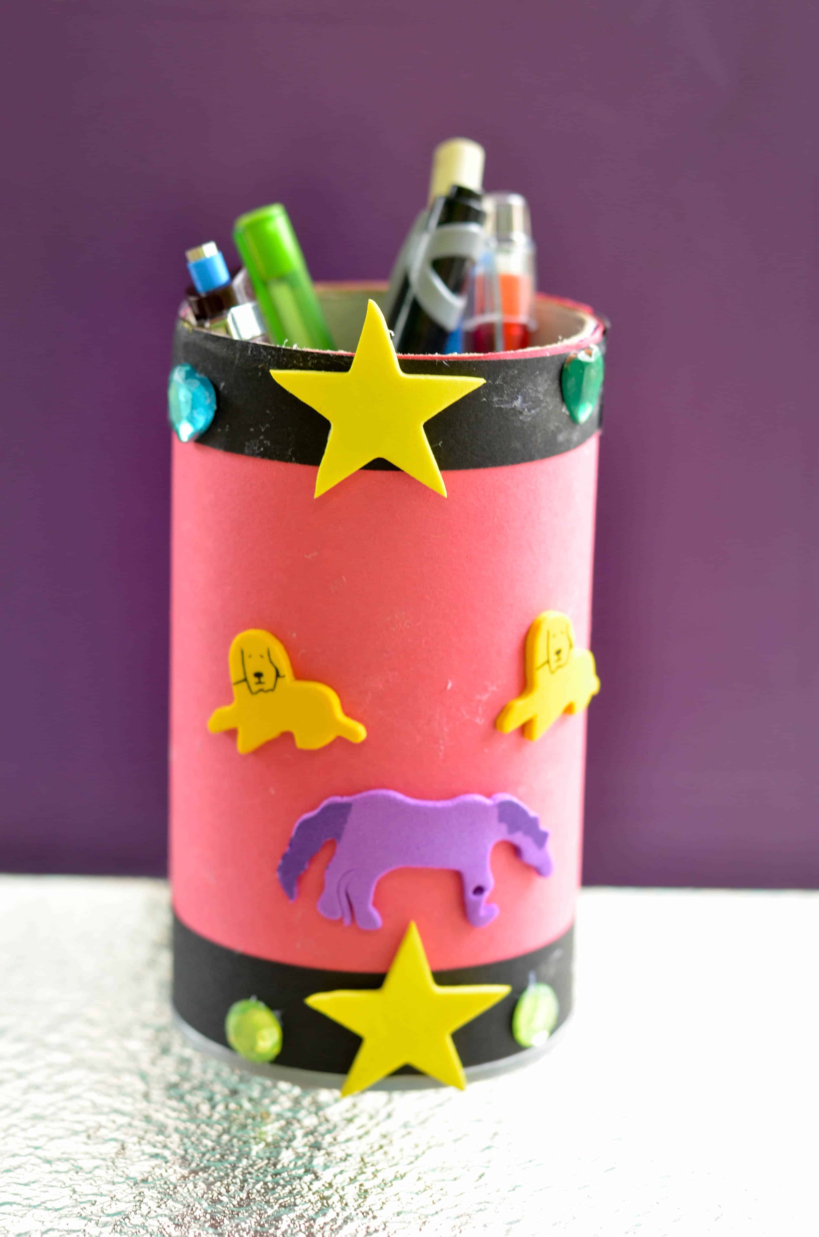 Prepare your child for back to school with this simple pencil and art supplies cup. This craft will come together quick and easy with basic supplies!