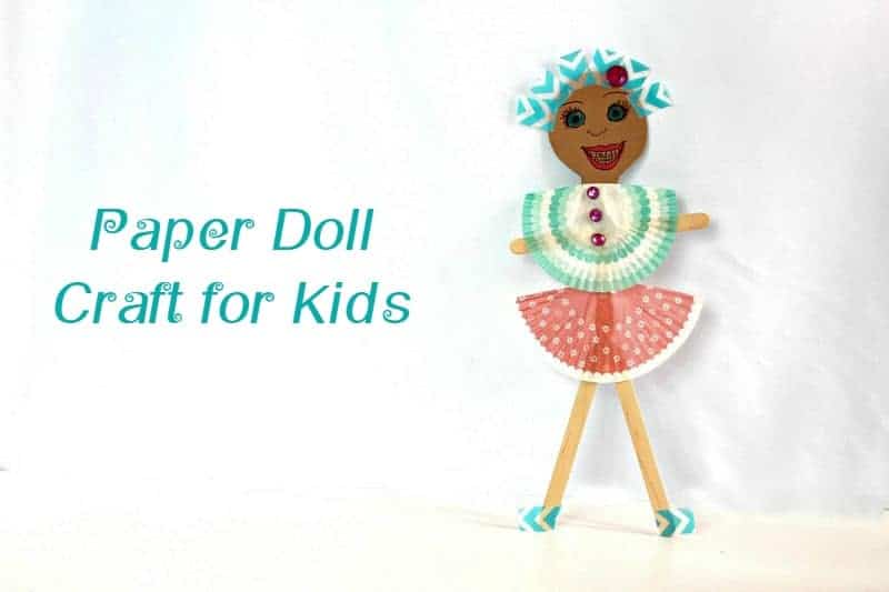 Looking for a fun way to keep kids busy while you work on all your holiday baking and wrapping? Check out this cute DIY paper doll craft for kids!