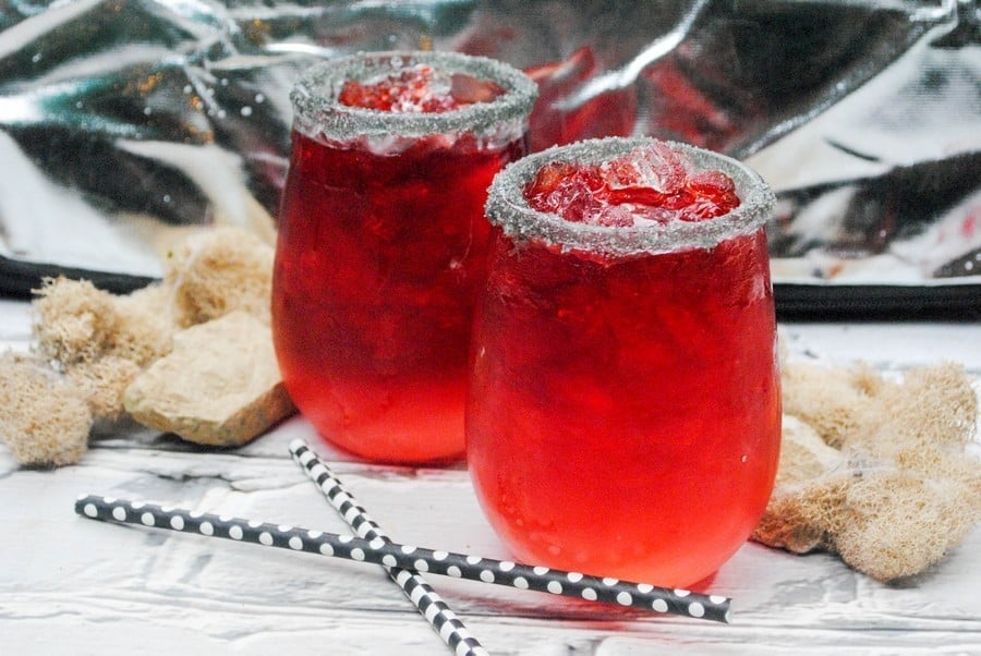 Get ready to spring into action & plan the ultimate superhero party with our tasty Power Rangers movie punch recipe! Perfect for kids, since it’s a non-alcoholic drink! 