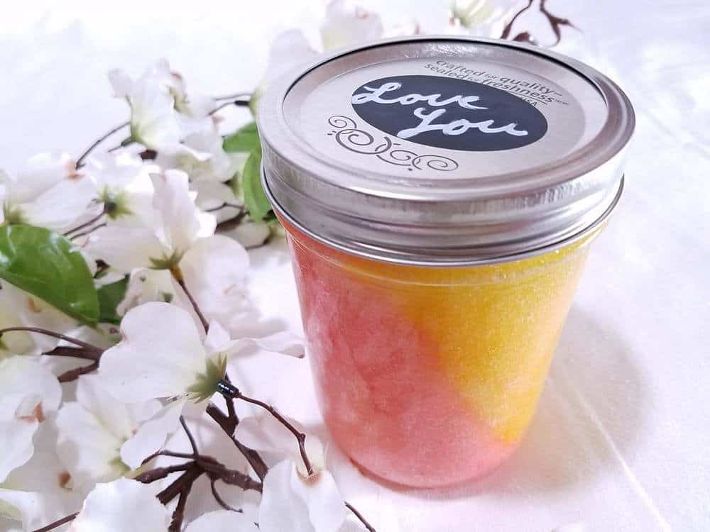 Looking for a divinely wonderful homemade Valentine’s Day gift? Whip up a batch of this decadent raspberry lemonade sugar scrub!