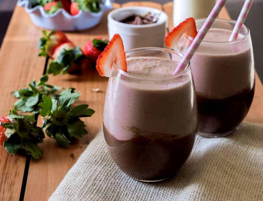 Strawberry Milkshake with Chocolate Hazelnut Spread Recipe