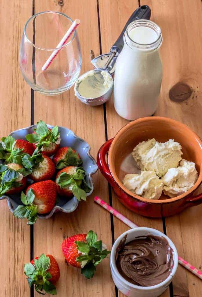 strawberry-milkshake-with-chocolate-hazelnut-spread-recipe