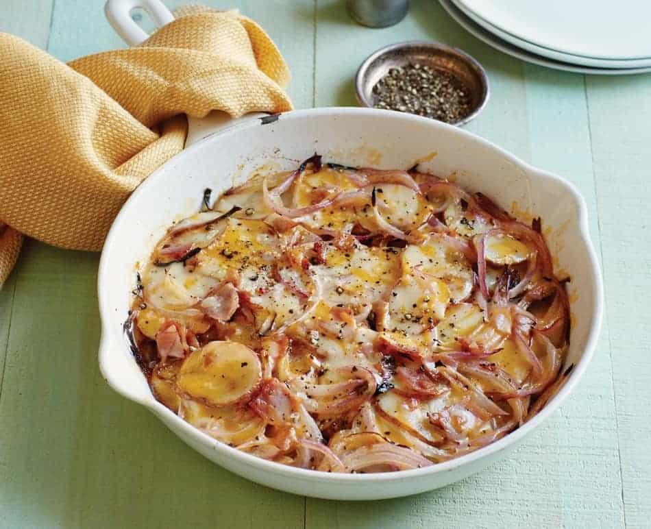Make delicious and healthy meals, like this ham & potato casserole with just 4 ingredients thanks to The 4-Ingredient Diabetic Cookbook! Check it out!