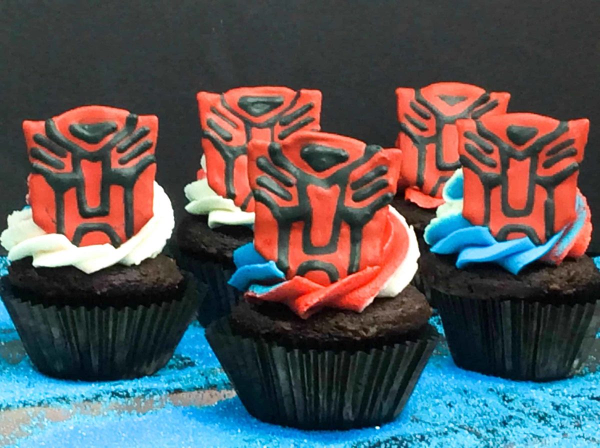 Throwing a party to celebrate the release of Transformers: The Last Knight? You have to make these cool Transformers cupcakes! Grab the recipe!