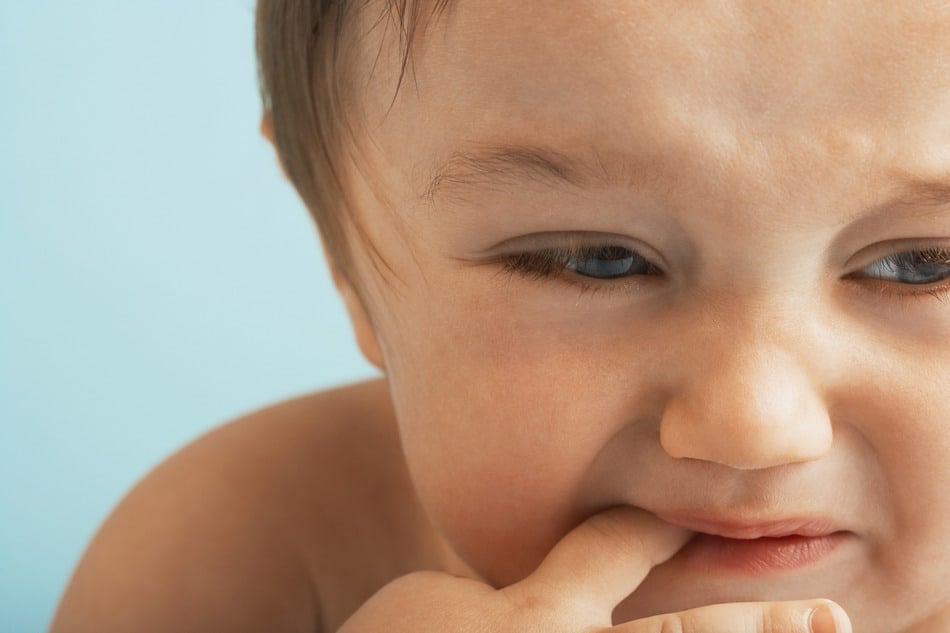 It seems like teething and being sick go hand in hand, but can you have one without the other? Check out 4 ways how to find out if your baby is really sick or just teething!