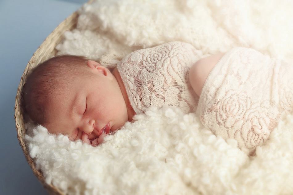 Learn about creating an effective sleep schedule for your newborn so you can actually get a good night's sleep before your baby's 1st birthday!