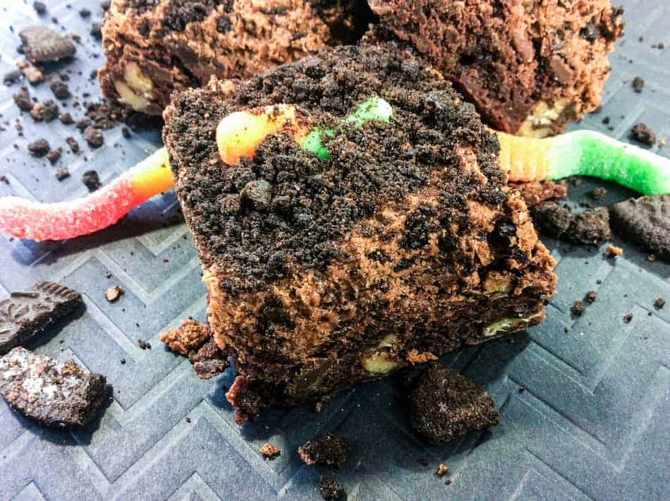 Looking for the perfect Halloween recipe for kids? This ultimate dirt brownie recipe is perfect for parties yet easy enough for a quick special treat! Check it out!