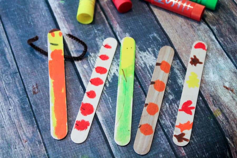 This fun fall bookmark craft isn’t just easy, it’s virtually mess free thanks to Kwik Stix! Check it out & let your kids unleash their creativity…without ruining the carpet!