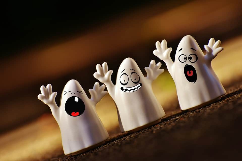 From scary houses to scarily priced costumes, we’ve got your must-know tips for surviving Halloween horrors with kids! Check them out! 