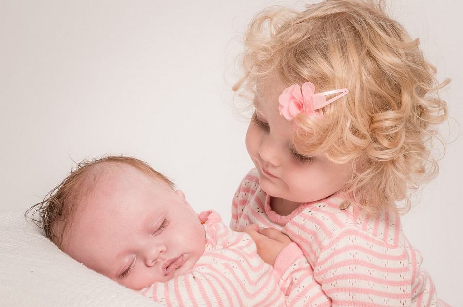 Welcoming a new baby can be both an exciting and challenging time for your older children. Today, we're talking about a few easy and playful ways to combat jealousy! Read on for some must-know parenting tips! 