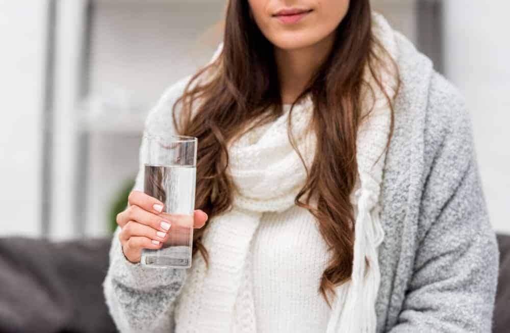 Drinking-water-in-winter-girl
